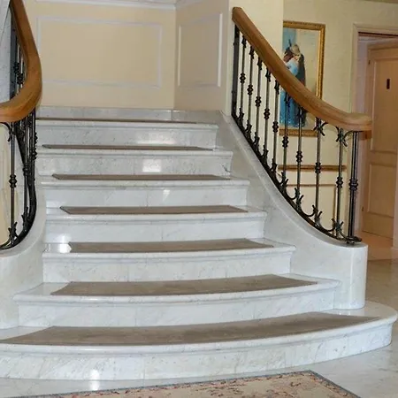 Goya Hotel 4*